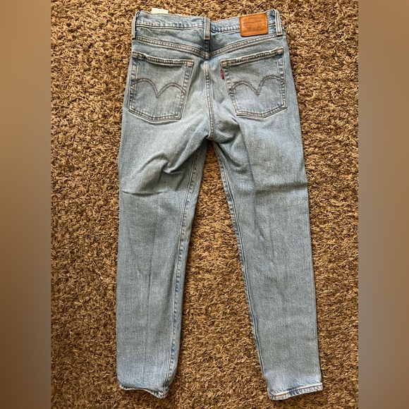 Levi Wedgie fit Jeans light and medium wash set - Picture 5 of 6